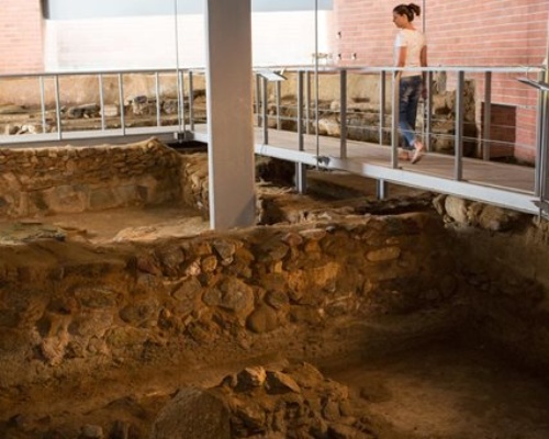NAXOS-AtHellas.gr-ΜΟΥΣΕΙΑ-Επιτόπιο Aρχαιολογικό Mουσείο