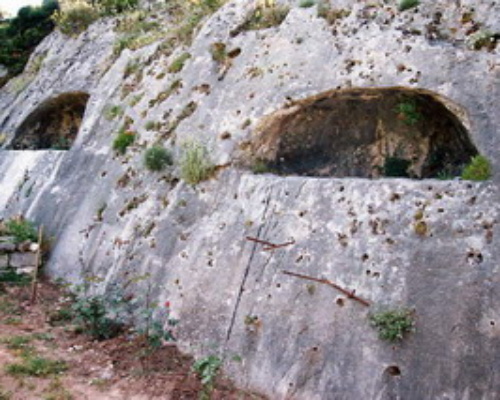 ARACHOVA AtHellas.gr τάφοι της μυκηναϊκής περιόδου